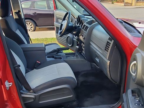 Used 2008 Dodge Nitro SXT image 12