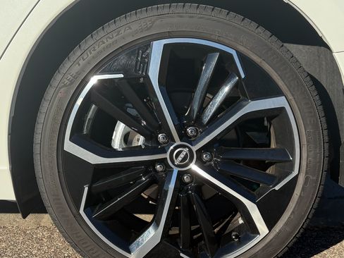 Used 2025 Nissan Altima 2.5 SR w/ SR Premium Package image 9