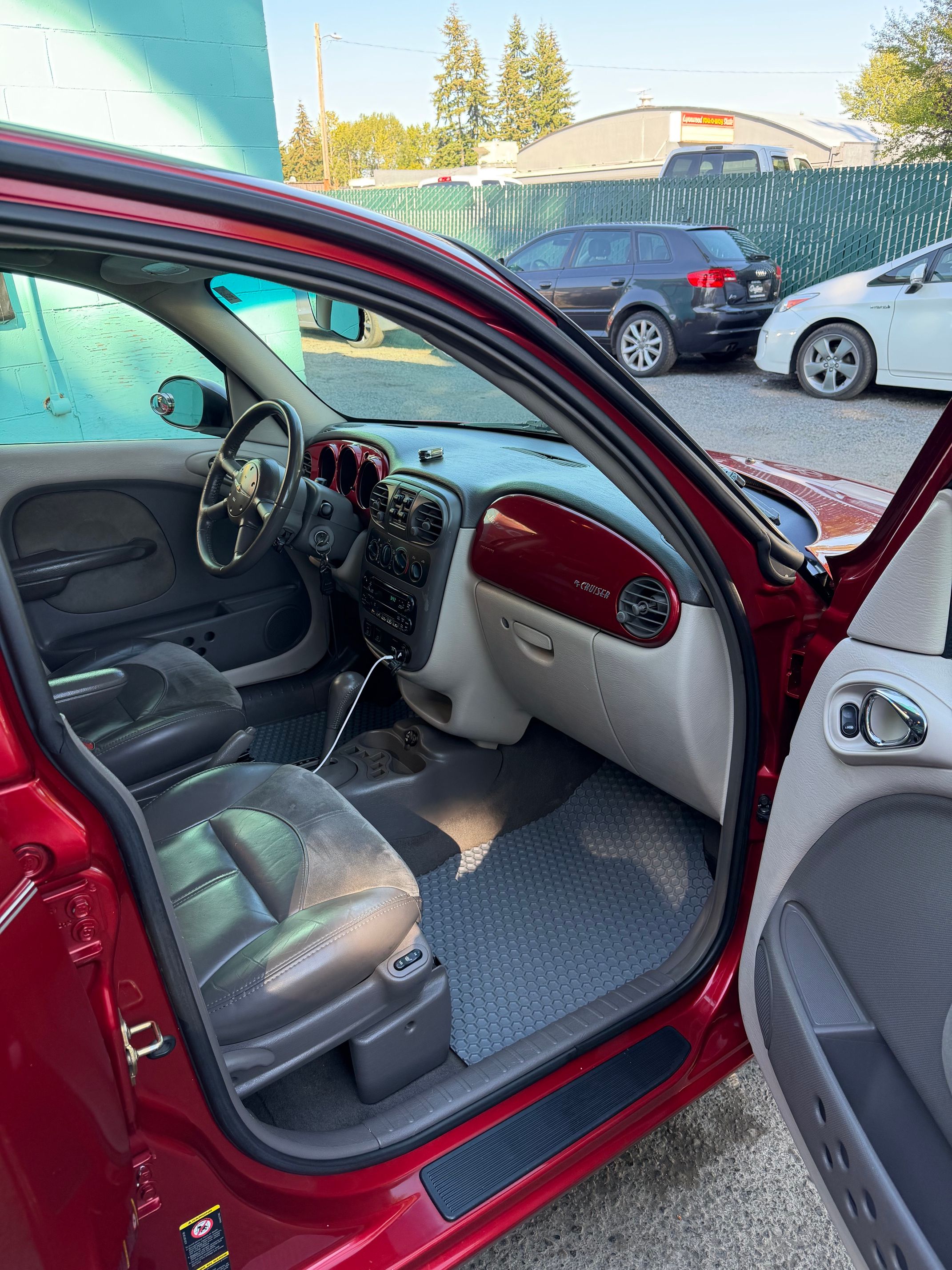 Used 2001 Chrysler PT Cruiser FWD image 4