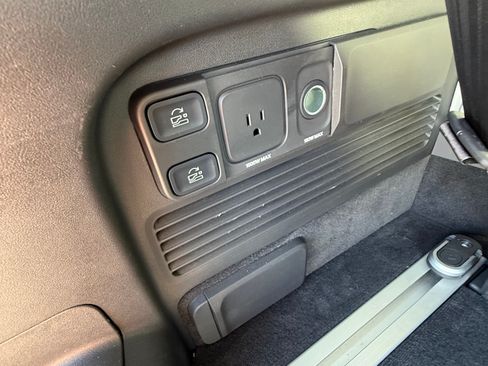 Used 2024 Rivian R1S Adventure AWD/4WD image 11