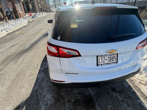 Used 2021 Chevrolet Equinox LS image 5