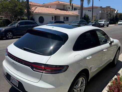 Used 2021 Porsche Macan AWD/4WD image 2