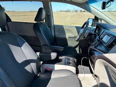 Used 2014 Toyota Sienna SE w/ SE Premium Package w/Entune image 8