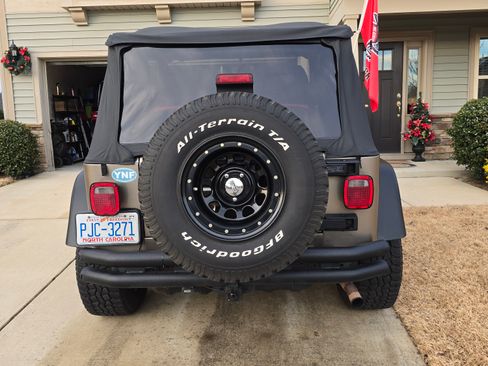 Used 2004 Jeep Wrangler 4WD w/ 30" Tire & Wheel Group image 14