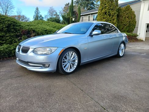 Used 2011 BMW 335i Convertible image 1