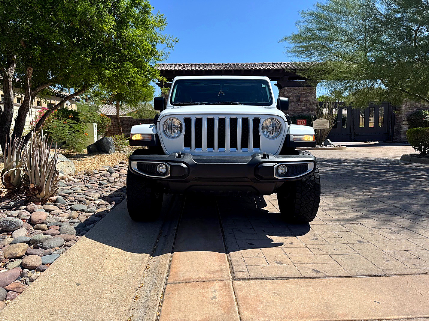 Used 2018 Jeep Wrangler Unlimited Sahara AWD/4WD image 8