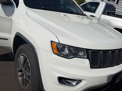 Used 2017 Jeep Grand Cherokee Limited image 19