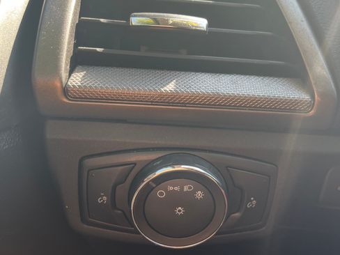 Used 2018 Ford Fusion SE image 20