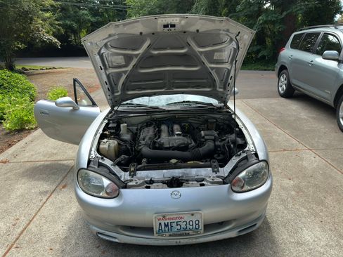 Used 1999 MAZDA MX-5 Miata RWD image 23