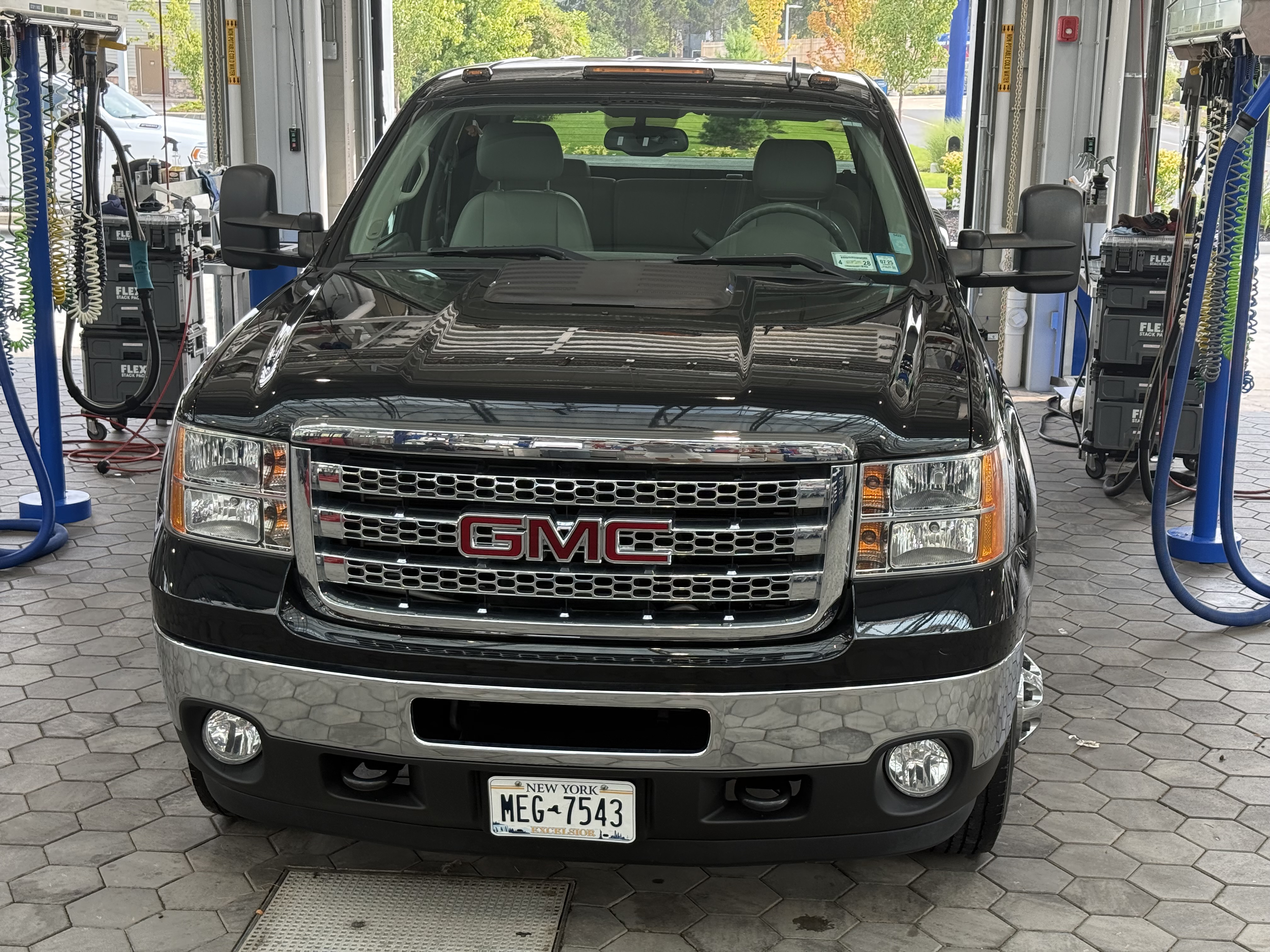 Used 2013 GMC Sierra 3500 SLT w/ SLT Convenience Package AWD/4WD image 2