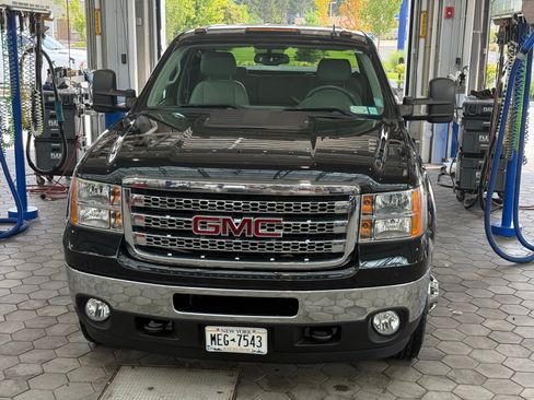 Used 2013 GMC Sierra 3500 SLT w/ SLT Convenience Package AWD/4WD image 2