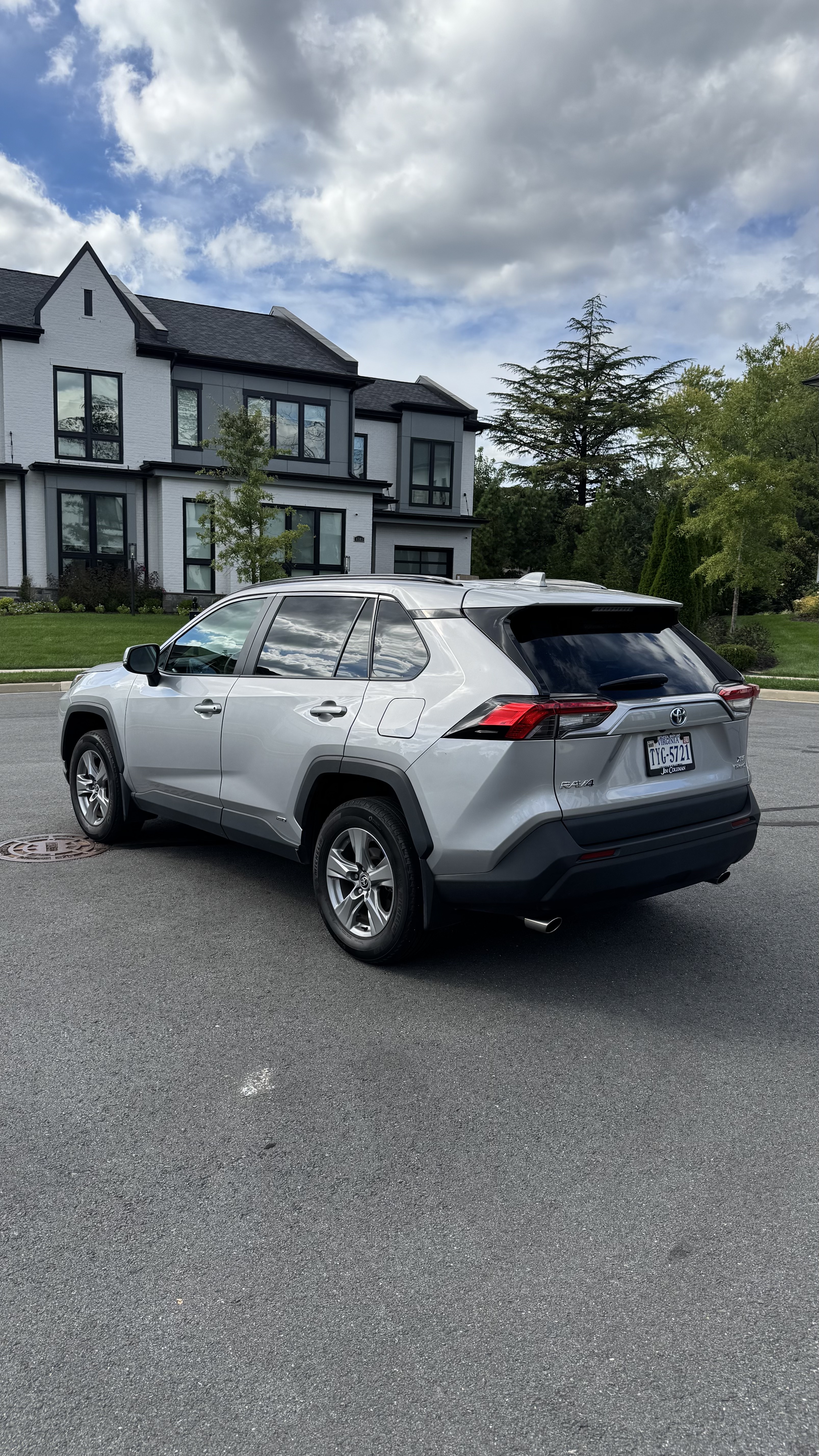 Used 2022 Toyota RAV4 XLE AWD/4WD image 5