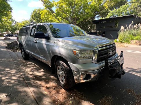 Used 2013 Toyota Tundra 4x4 Double Cab w/ Tow Pkg image 2