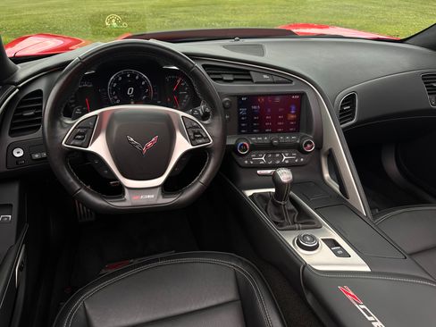 Used 2015 Chevrolet Corvette Z06 w/ 3LZ Preferred Equipment Group RWD image 19