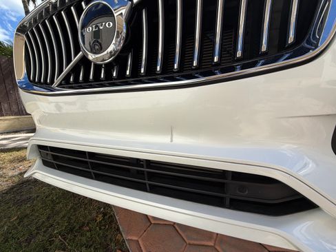 Used 2020 Volvo XC90 T6 Momentum w/ Protection Package Premier image 9