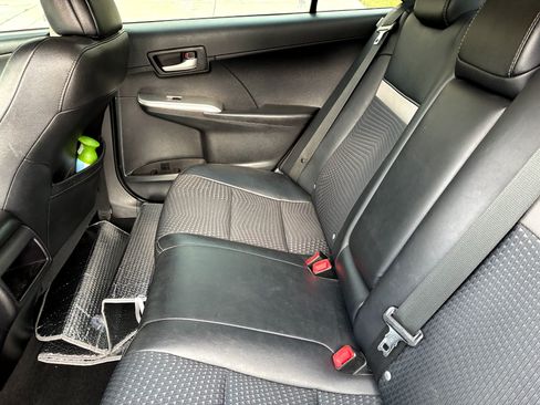 Used 2014 Toyota Camry SE FWD image 2