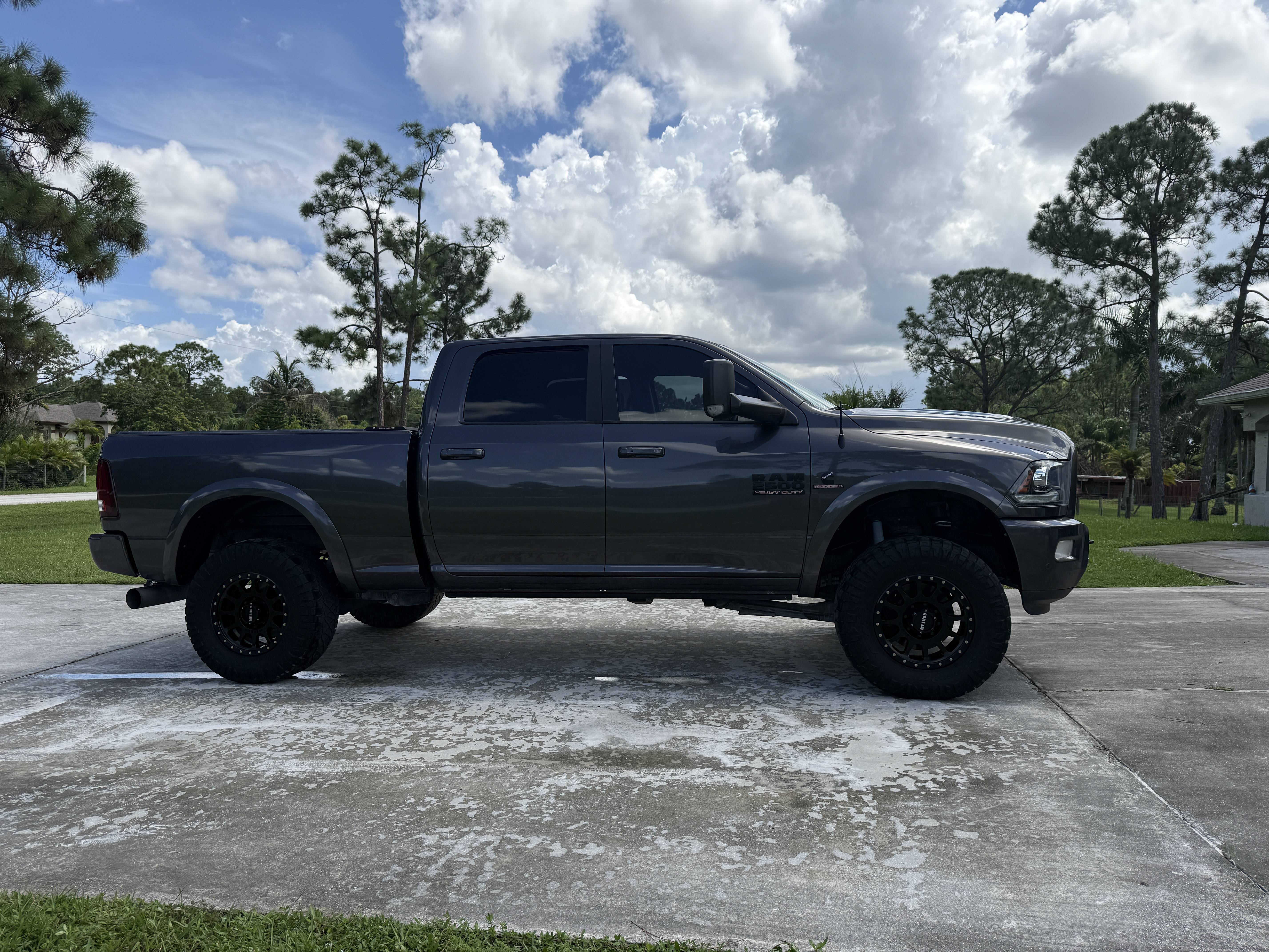 Used 2018 RAM 2500 Laramie w/ Sport Appearance Group AWD/4WD image 9