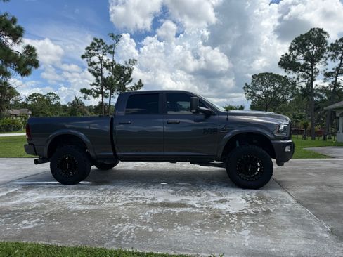 Used 2018 RAM 2500 Laramie w/ Sport Appearance Group AWD/4WD image 6