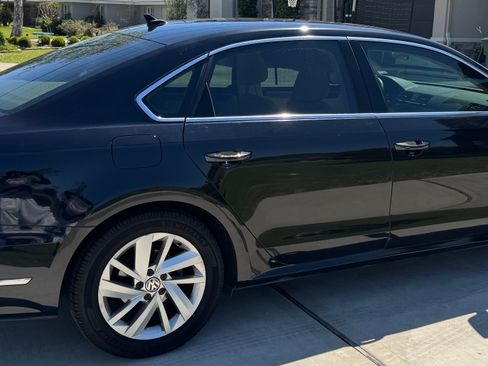 Used 2018 Volkswagen Passat 2.0T SE w/ SE Lighting Package image 8