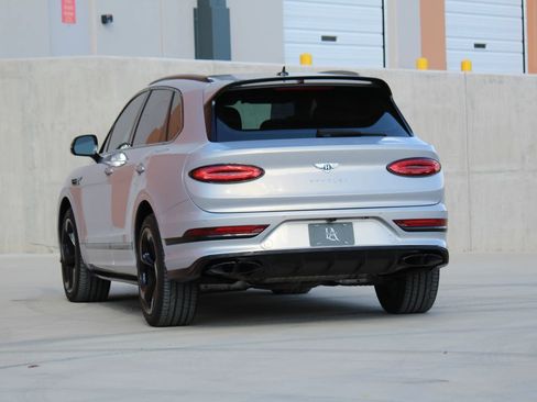 Used 2023 Bentley Bentayga AWD/4WD image 16