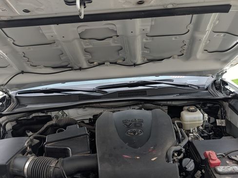 Used 2022 Toyota Tacoma TRD Off-Road AWD/4WD image 26