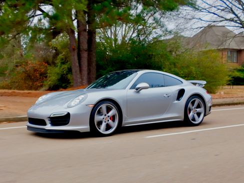 Used 2015 Porsche 911 4 Coupe image 1