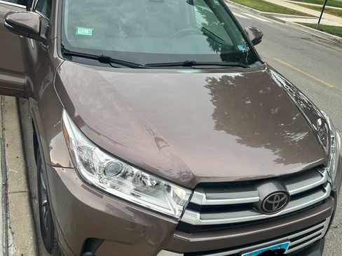 Used 2018 Toyota Highlander XLE AWD/4WD image 2