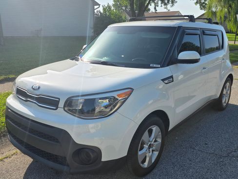 Used 2019 Kia Soul FWD image 1