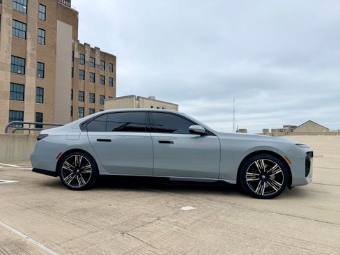 Used 2024 BMW 750e xDrive AWD/4WD image 12