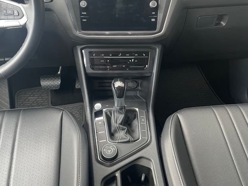Used 2022 Volkswagen Tiguan SE AWD/4WD image 8