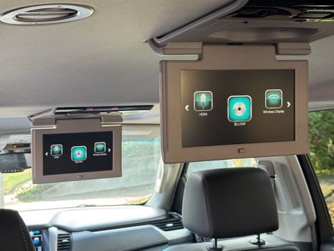 Used 2018 Chevrolet Suburban LT image 15