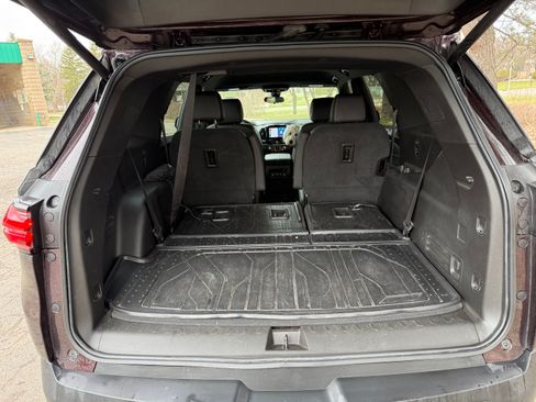 Used 2023 Chevrolet Traverse LT FWD image 6