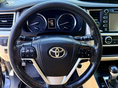 Used 2015 Toyota Highlander Limited Platinum image 11