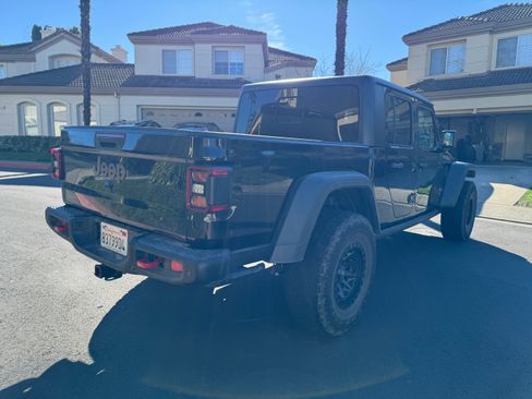 Used 2024 Jeep Gladiator Rubicon w/ Technology Group image 14
