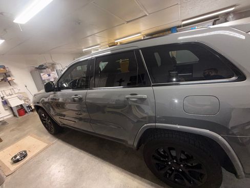 Used 2019 Jeep Grand Cherokee Altitude AWD/4WD image 5