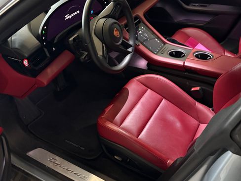 Used 2021 Porsche Taycan 4S image 6