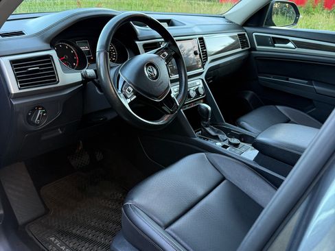 Used 2018 Volkswagen Atlas SEL AWD/4WD image 2