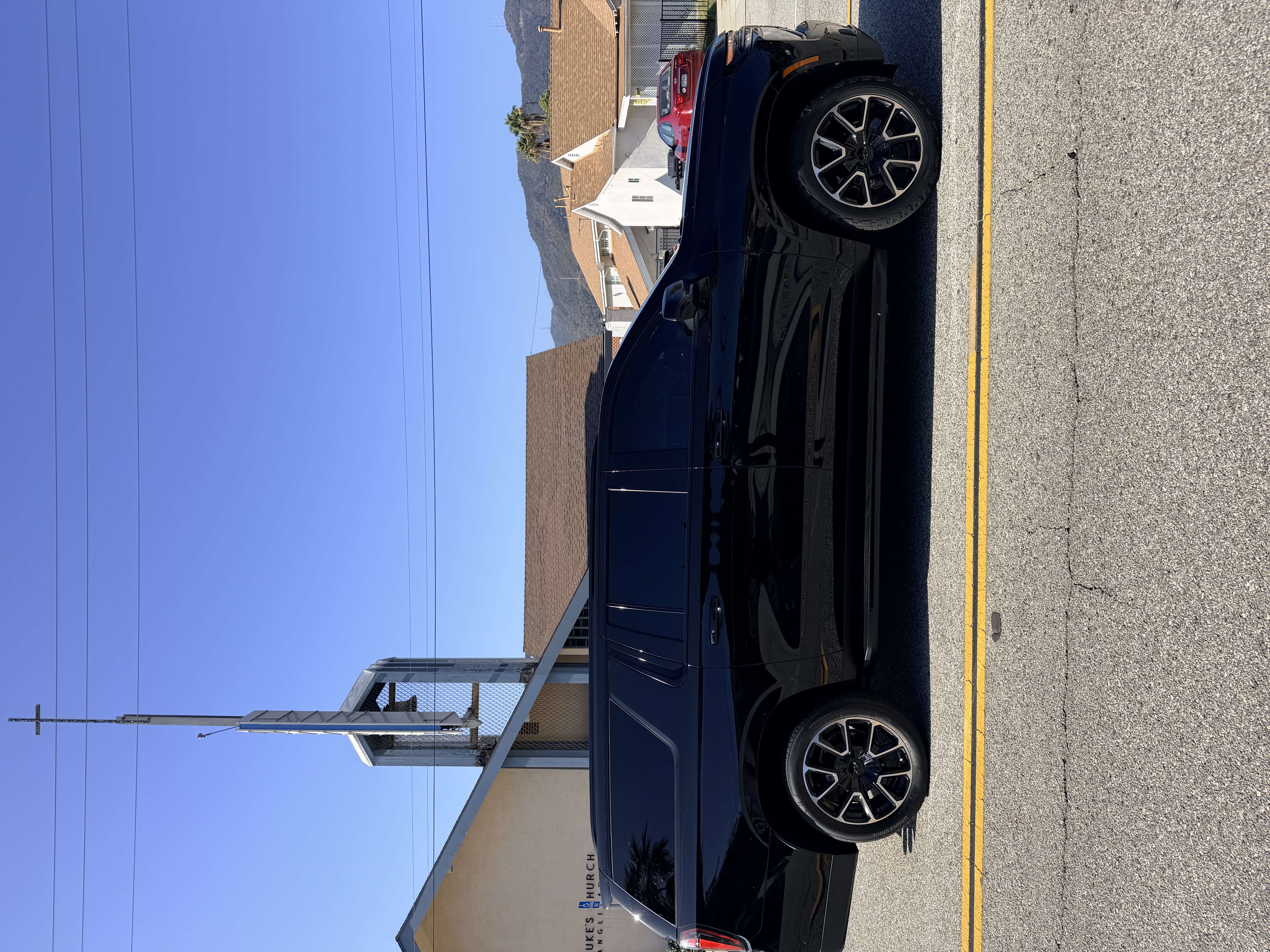 Used 2025 Chevrolet Suburban RST RWD image 9