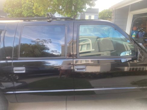 Used 1999 GMC Suburban 2WD w/ Marketing Opt Pkg 3 image 10