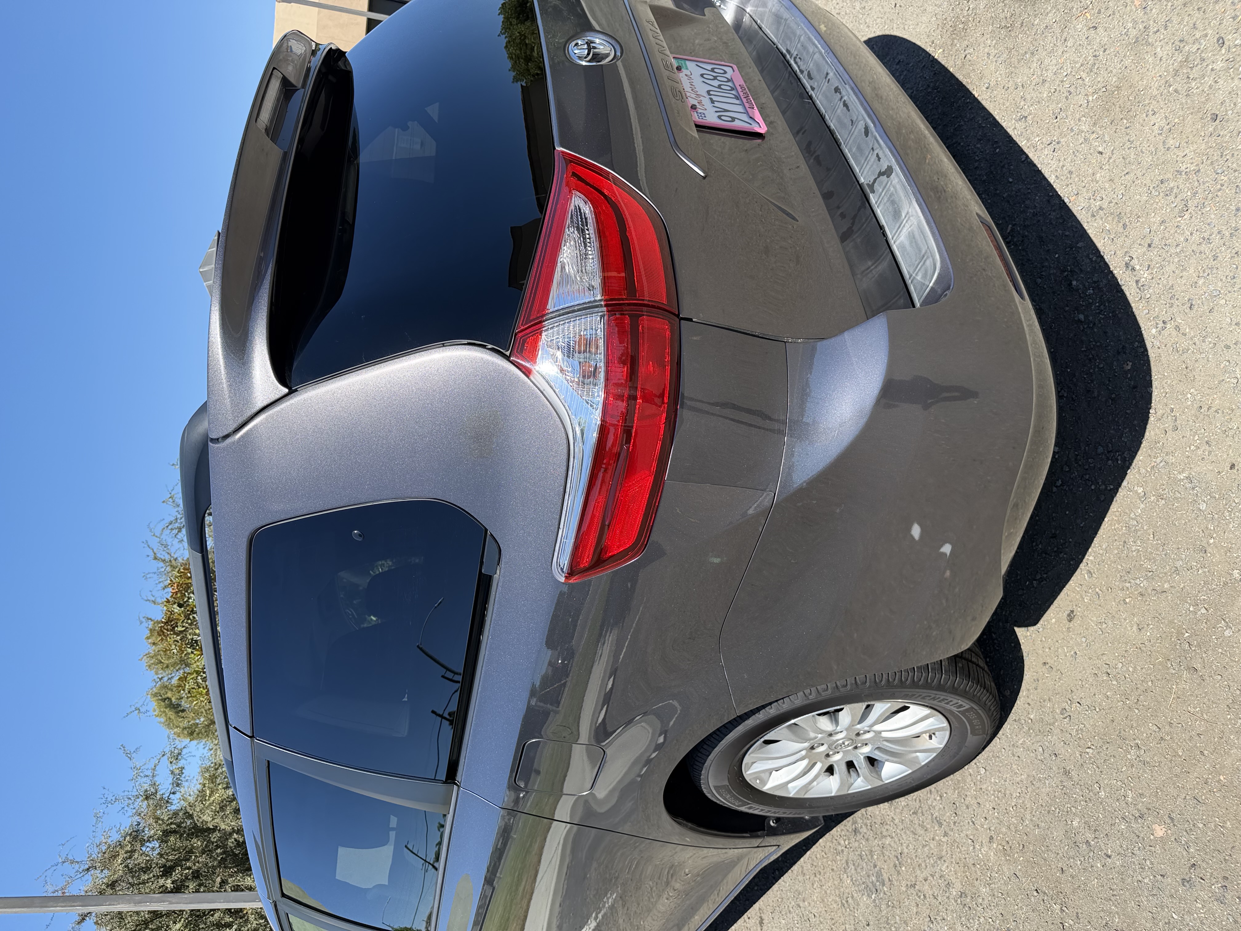 Used 2015 Toyota Sienna XLE FWD image 15