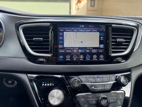 Used 2020 Chrysler Pacifica Touring-L Plus image 17