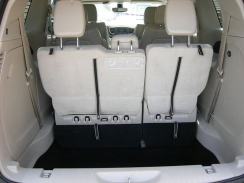 Used 2021 Chrysler Voyager Lxi image 11