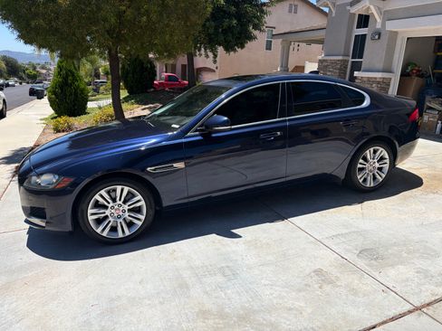 Used 2017 Jaguar XF Premium RWD image 1