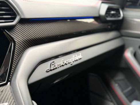 Used 2021 Lamborghini Urus image 21