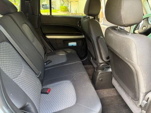 Used 2011 Chevrolet HHR LT FWD image 13