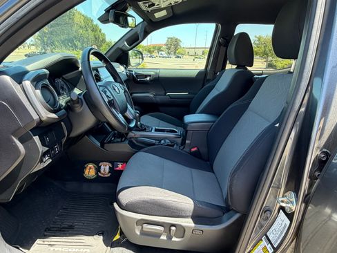Used 2020 Toyota Tacoma TRD Off-Road w/ Technology Package AWD/4WD image 20