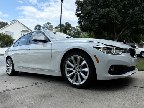 Used 2018 BMW 320i Sedan image 1