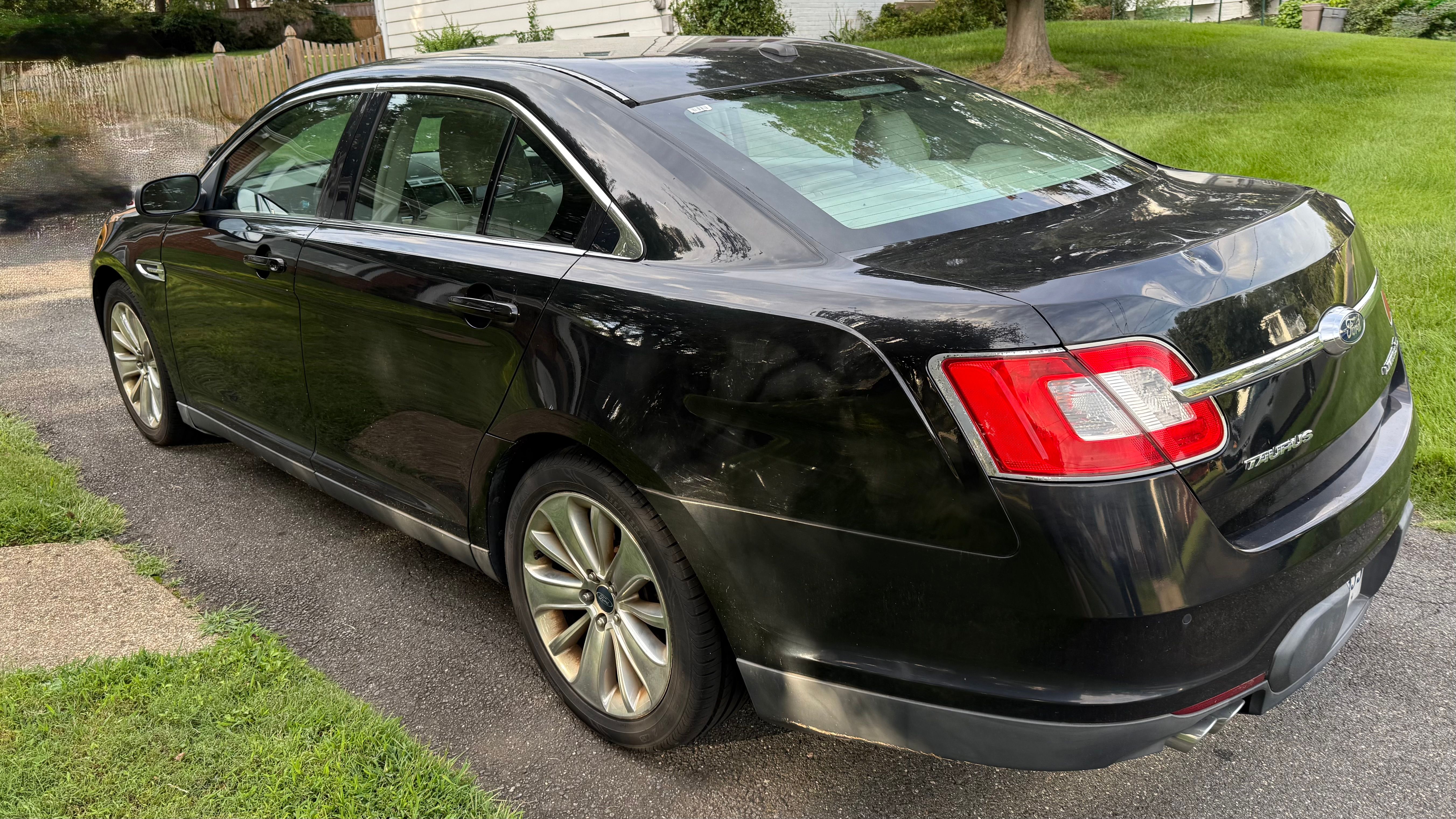 Used 2012 Ford Taurus Limited AWD/4WD image 6