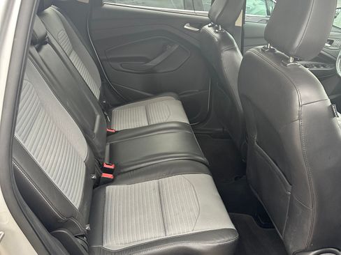 Used 2019 Ford Escape SE image 6