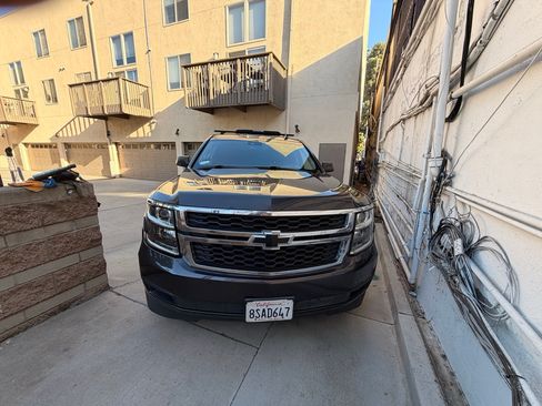 Used 2018 Chevrolet Tahoe LT w/ Luxury Package RWD image 9